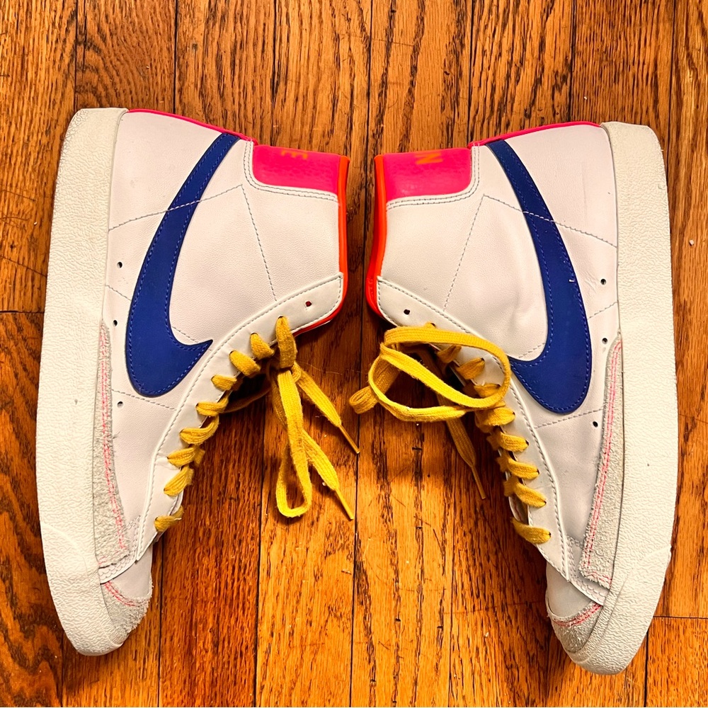 Nike Women's Blazer Mid '77 'Hang Tag Holster' W Sneakers